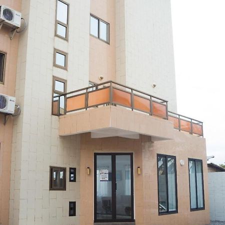 Hotel Marbella Ломе Экстерьер фото