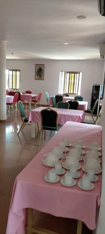 Hotel Marbella Ломе Экстерьер фото