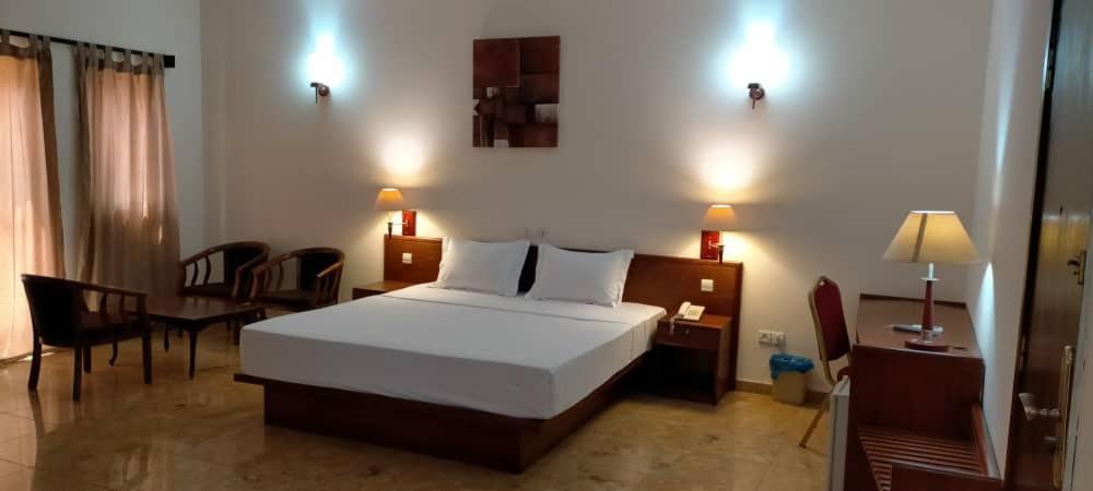 Hotel Marbella Ломе Экстерьер фото
