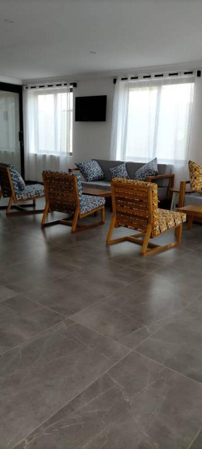 Hotel Marbella Ломе Экстерьер фото
