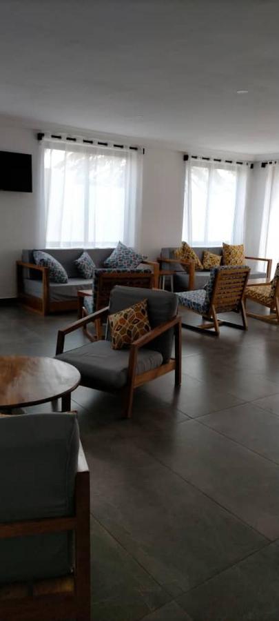 Hotel Marbella Ломе Экстерьер фото