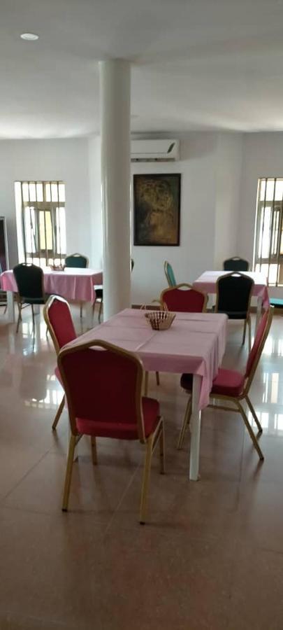 Hotel Marbella Ломе Экстерьер фото