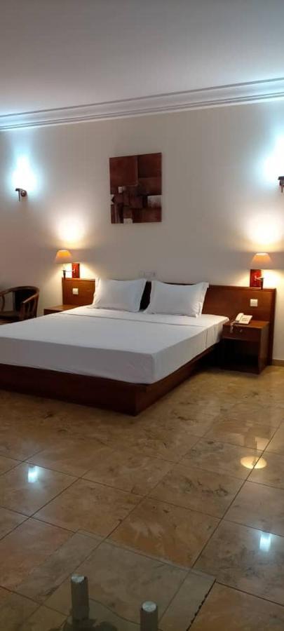 Hotel Marbella Ломе Экстерьер фото