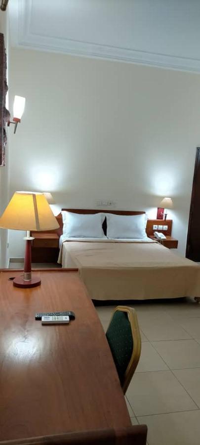 Hotel Marbella Ломе Экстерьер фото