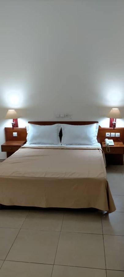 Hotel Marbella Ломе Экстерьер фото