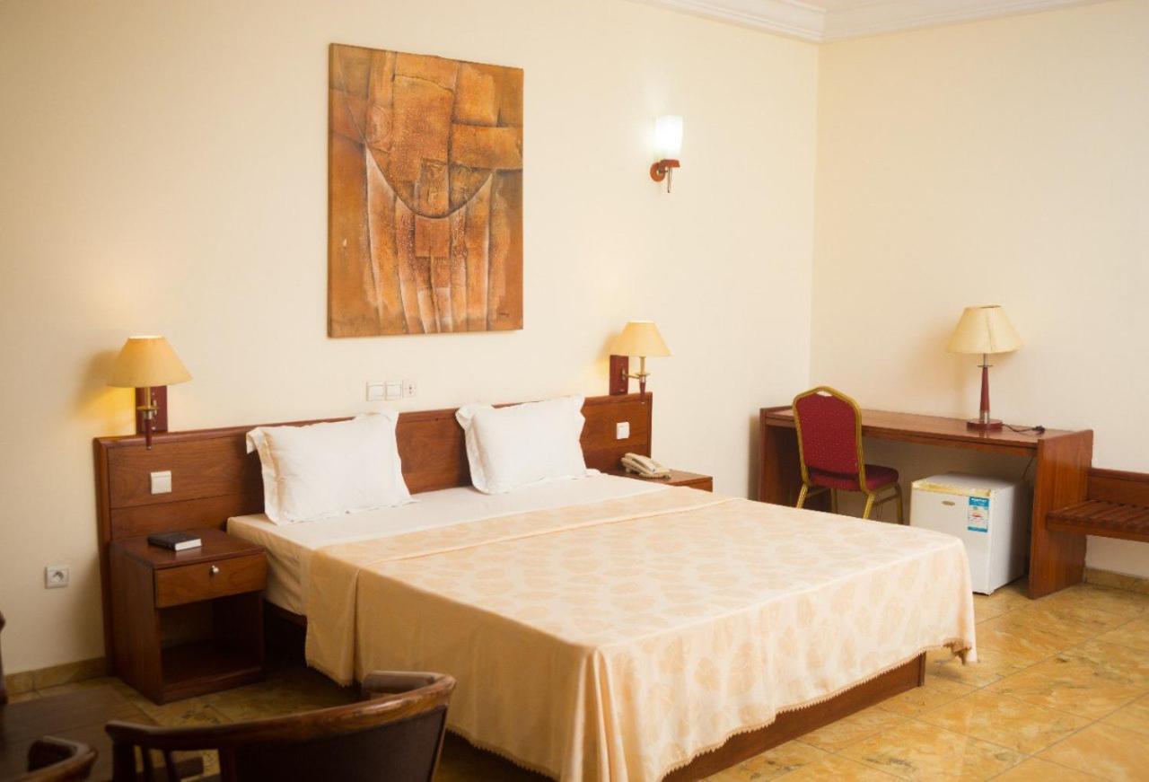 Hotel Marbella Ломе Экстерьер фото
