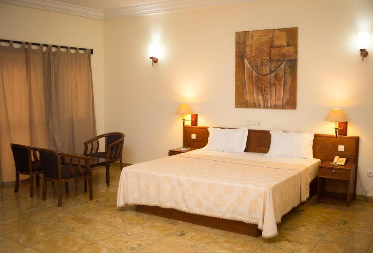 Hotel Marbella Ломе Экстерьер фото