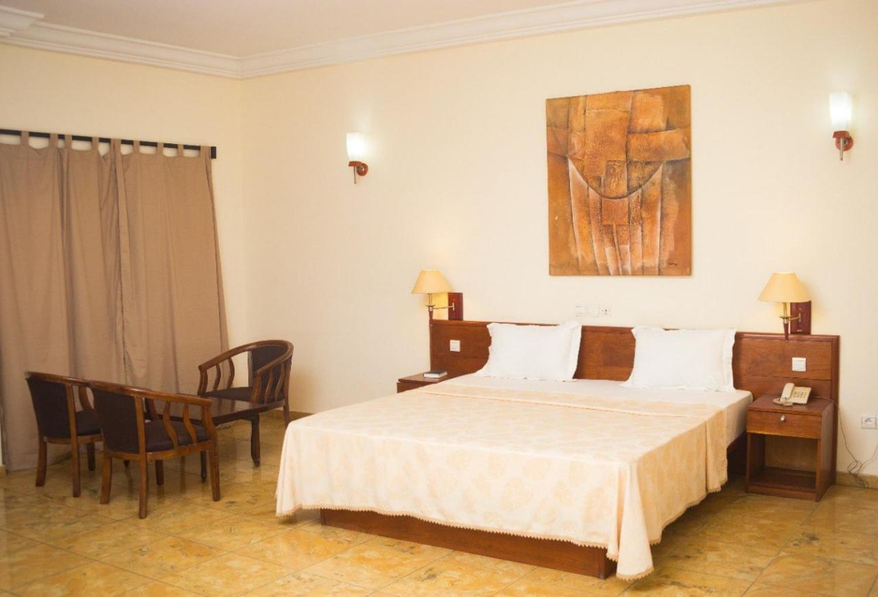 Hotel Marbella Ломе Экстерьер фото