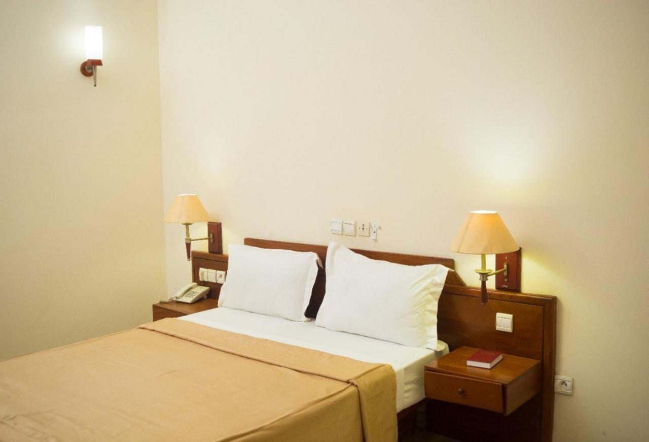 Hotel Marbella Ломе Экстерьер фото