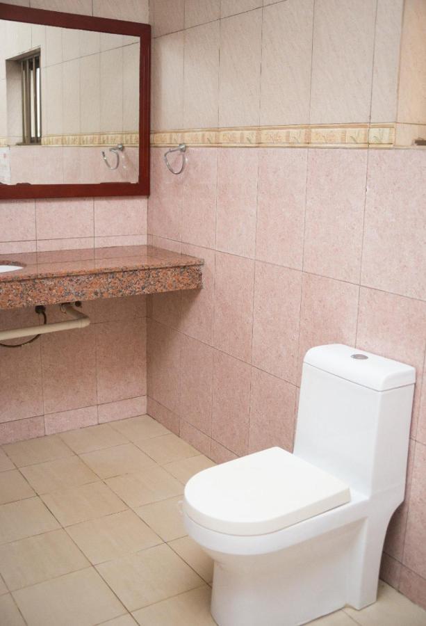 Hotel Marbella Ломе Экстерьер фото