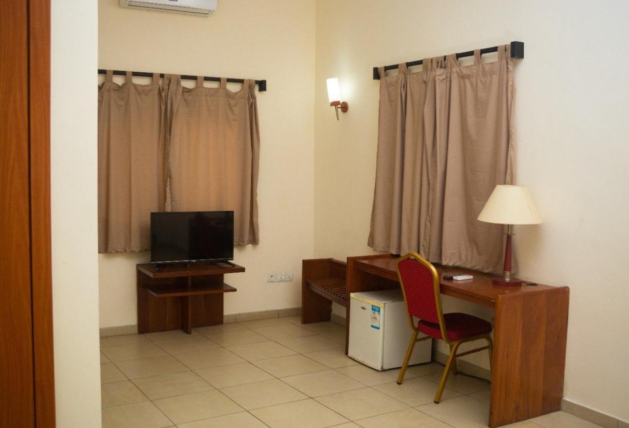 Hotel Marbella Ломе Экстерьер фото