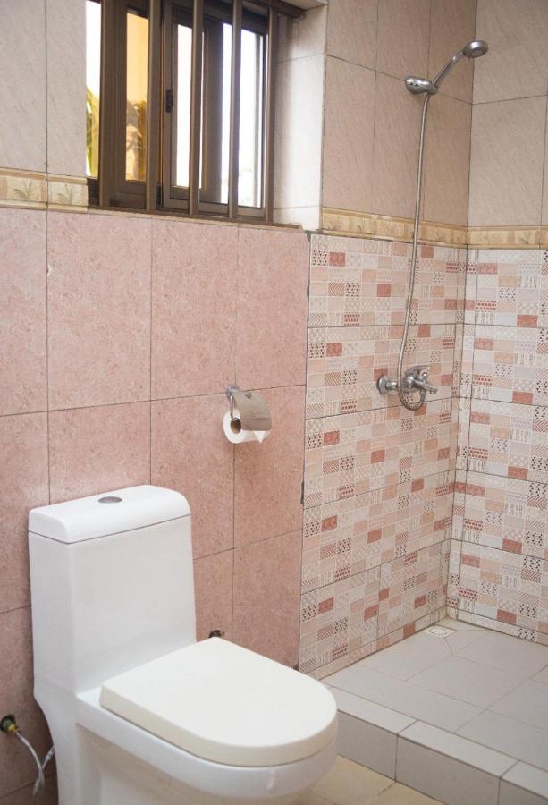 Hotel Marbella Ломе Экстерьер фото